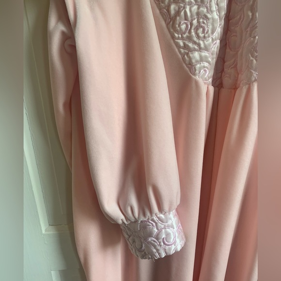 Vintage Delicates Pink Nightgown-Large - Satiny Velour Soft - Zipper - Like New - Picture 4 of 5